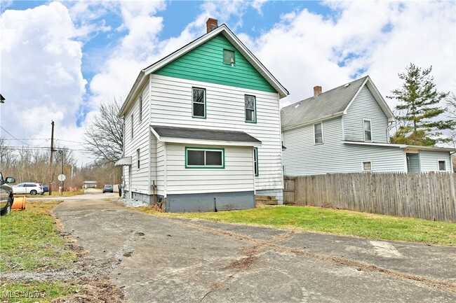 Building Photo - 2785 Deforest Rd SE