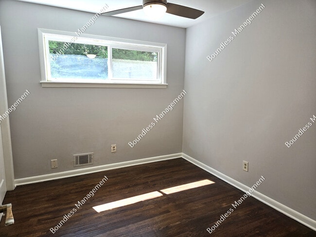 Building Photo - 2493 Sunridge Ave SE
