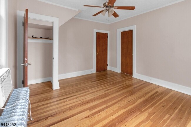 Building Photo - 558 Argyle Ave