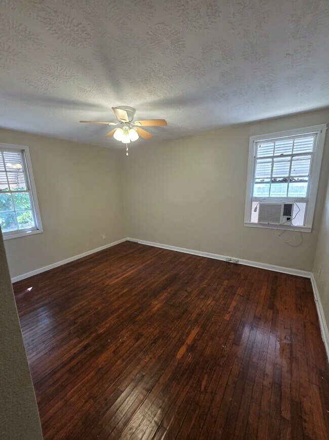 Building Photo - 828 Forsythe St