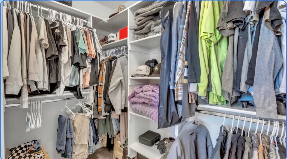 Master Closet - 45 E 970 N