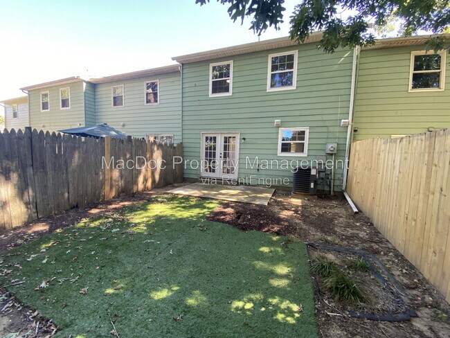 Building Photo - 810 Sledgehammer Dr
