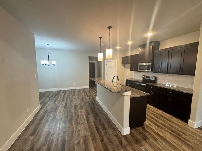 Building Photo - COMING SOON - Commuter Friendly - 3/2/2