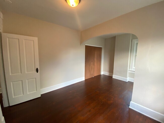 Building Photo - 638 S Pearl St