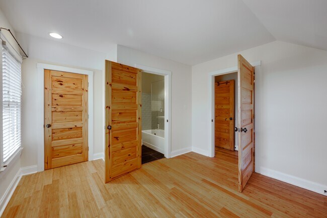 Building Photo - 145 Hendrix Ave