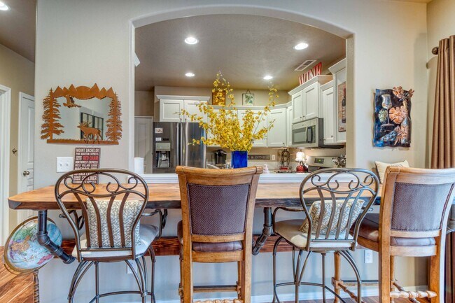 Building Photo - Furnished home in Bend, OR