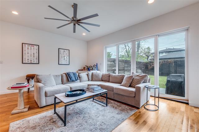 Building Photo - 5427 Melrose Ave