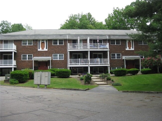 Building Photo - 11 Stonehenge Dr