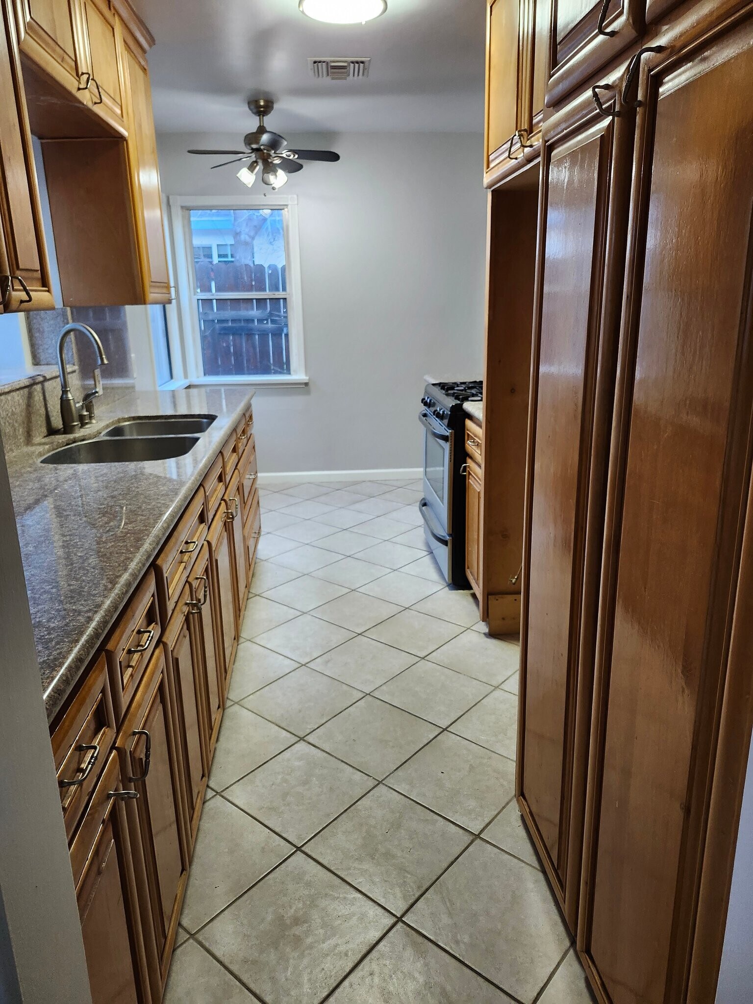 Building Photo - 2637 Altura Ave