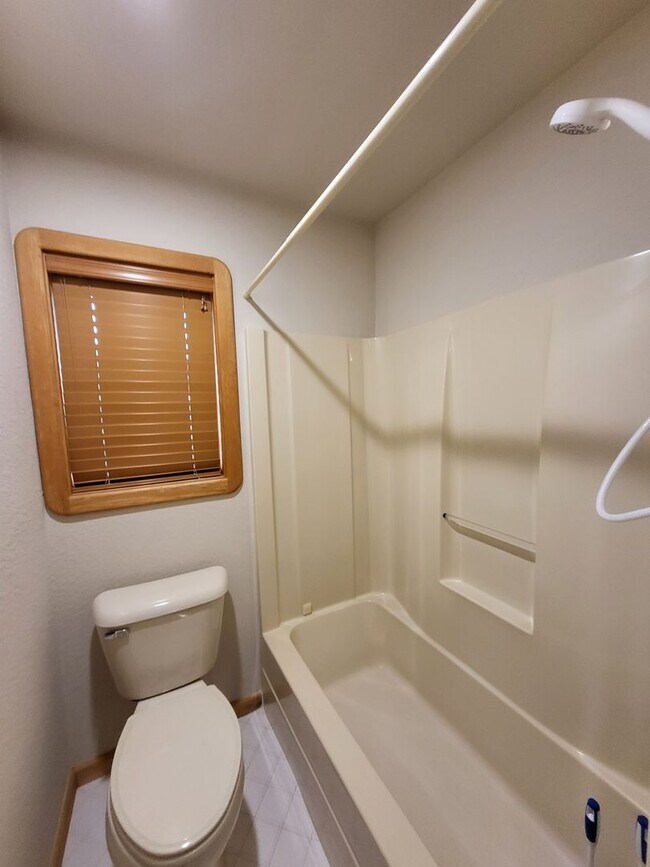 Building Photo - 604 Shadow Grove Ct
