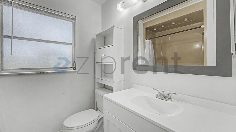Building Photo - Unit
