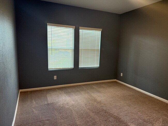 Building Photo - Spacious 5-Bed, 3-Bath Home in Brookmill –...