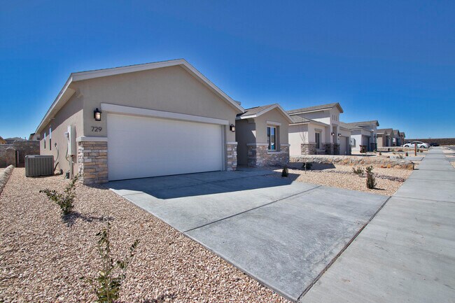 Building Photo - 729 C. Escondida