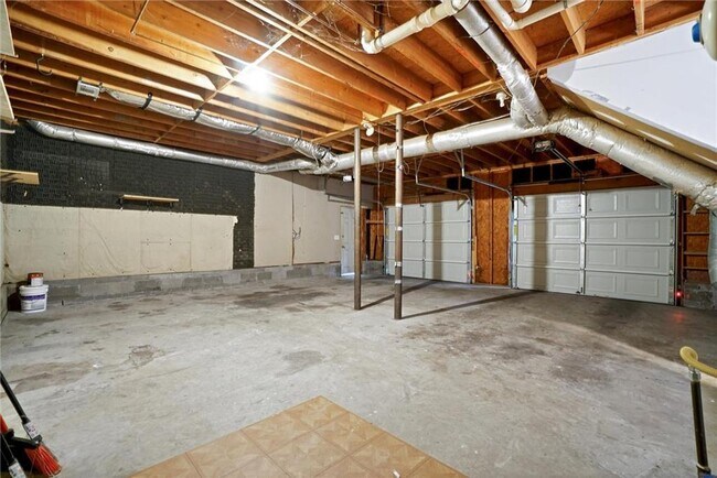 Building Photo - 377 Jamie Dr