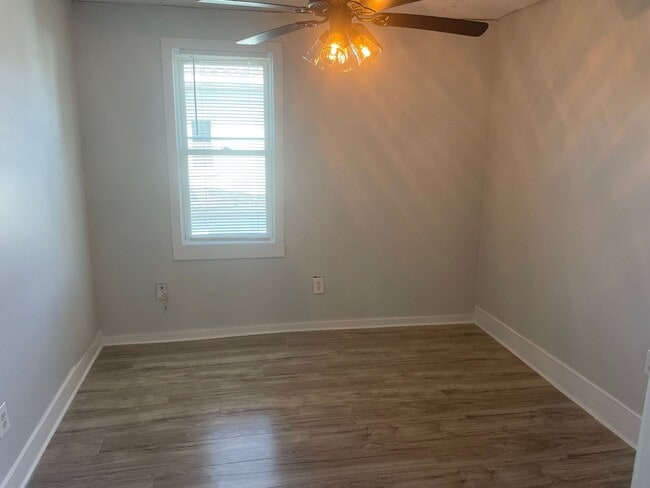 Building Photo - 21 Kenyon Ave