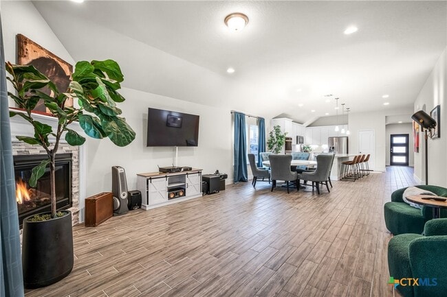 Building Photo - 2263 Bluewood St