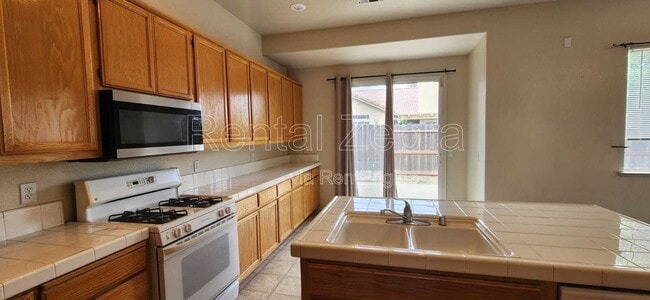 Building Photo - 3795 Swan Ave