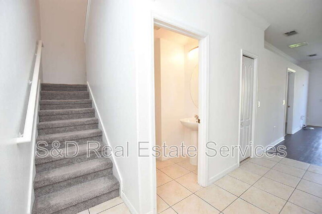 Building Photo - 6352 Sedgeford Dr