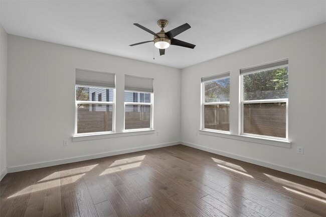 Building Photo - 2705 S 2nd St