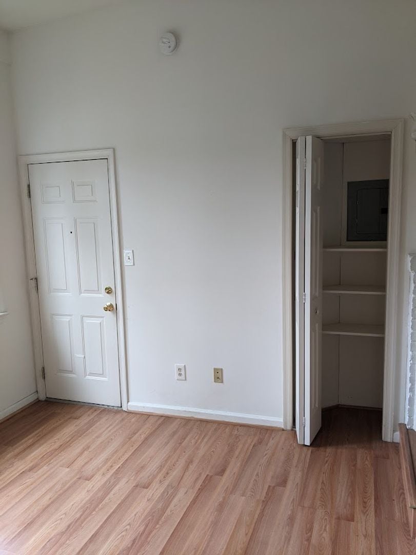 Building Photo - 4025 Davis Pl NW