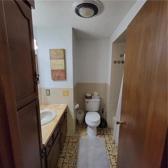 Building Photo - 301 Wolf Rock Rd