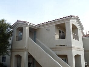 Building Photo - 2nd floor unit in gated community with pool