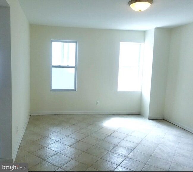 Building Photo - 805 Brooks Ln