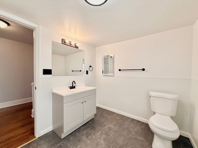 Building Photo - Charming 3 Bedroom Home for Rent!