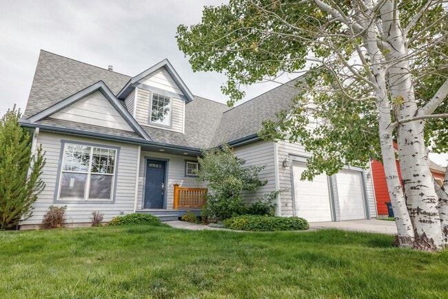 Primary Photo - Charming 4 Bedroom 2.5 Bath Home