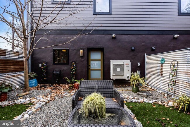 Building Photo - 10 McCready's Alley