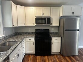 Building Photo - 806 Peeler St