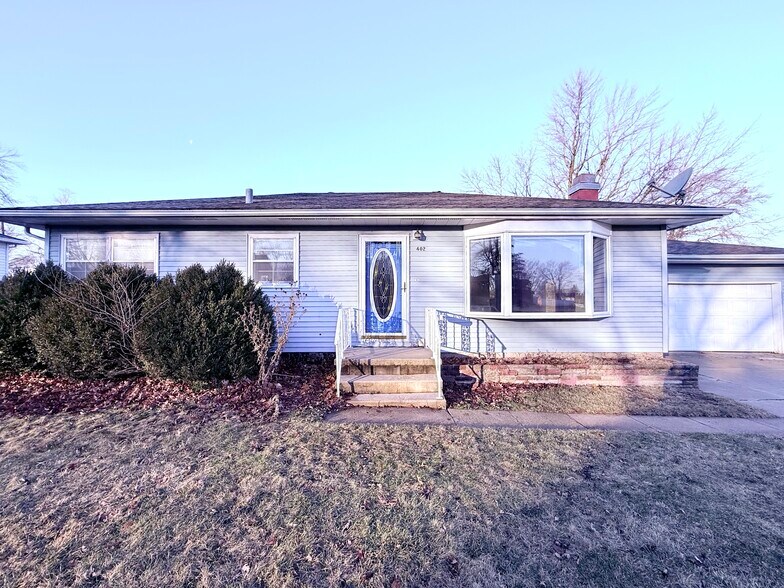 Front - 402 Beverly Hills St