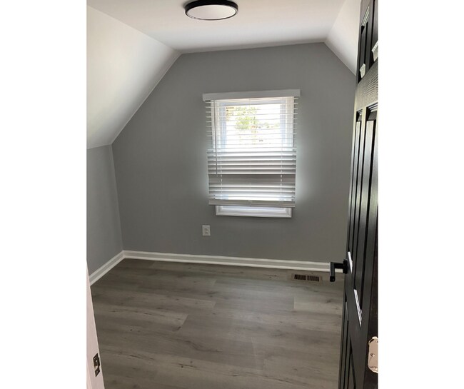 Building Photo - 2933 Presstman St