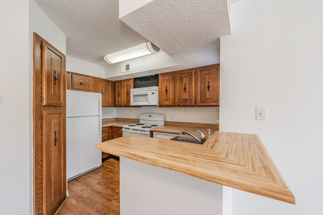 Kitchen - 3113 Sondra Dr