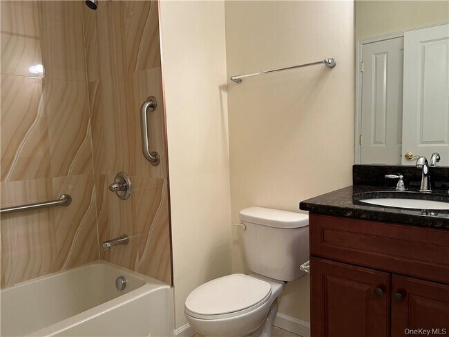 Building Photo - 75 Quaker Ave