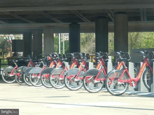 Building Photo - 2115 N Potomac St