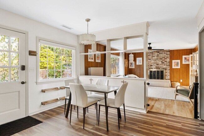 Building Photo - 1790 Wilshire Dr