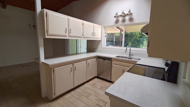 Building Photo - Large 6 Bedroom House Near SDSU! Large Bac...