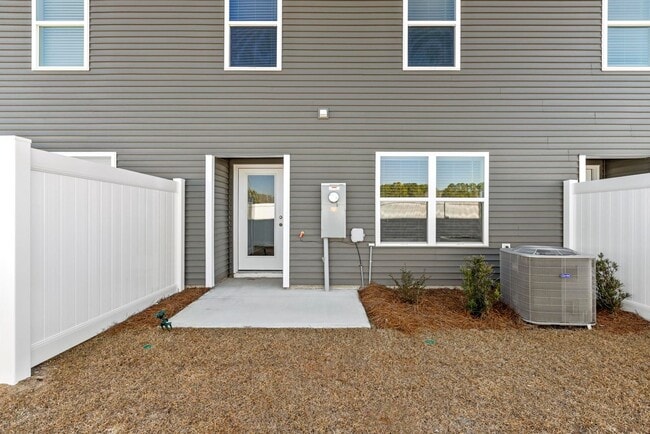 Building Photo - Brand New Townhome- Bike to the beach!!! **MOVE-IN SPECIAL**