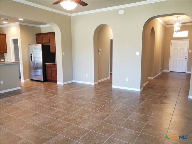 Building Photo - 5906 Blackstone Dr