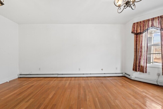 Building Photo - 1433 43rd St