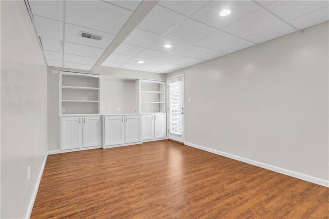 Building Photo - 305 Broadstone Dr
