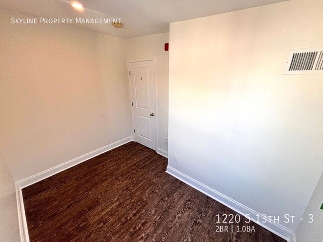 Building Photo - 1220 S 13th St