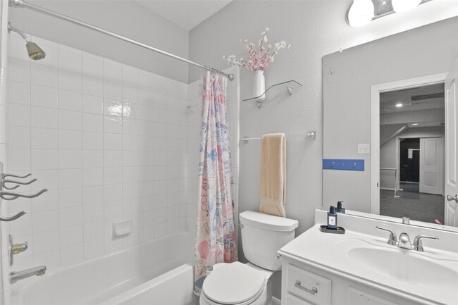 Building Photo - 21131 Beech Landing Ln