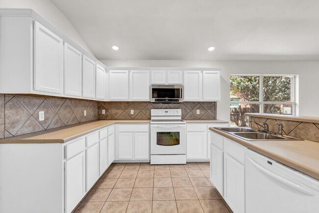 Building Photo - 903 Lee Dr