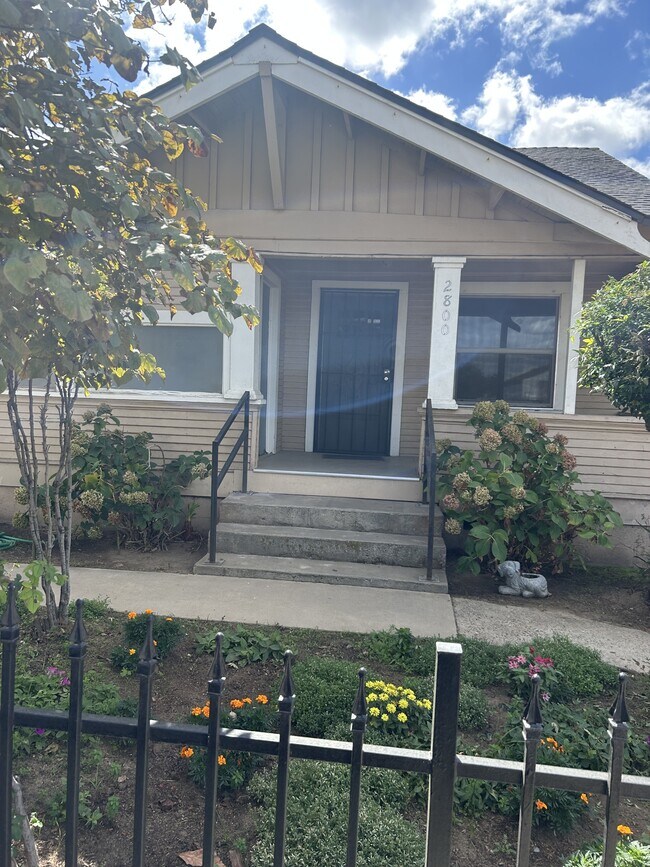 Building Photo - 2800 Ross Ave