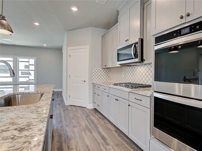 Building Photo - 1095 Knoxboro Ln