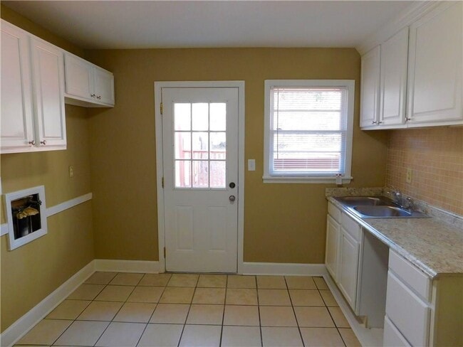 Building Photo - 260 Opal Dr