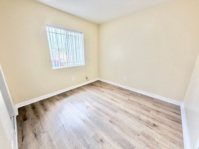 Building Photo - 138 W 93rd St