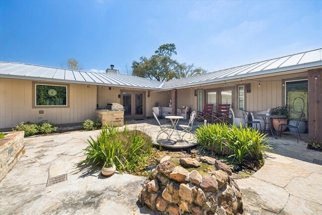 Building Photo - 623 Pinehaven Dr